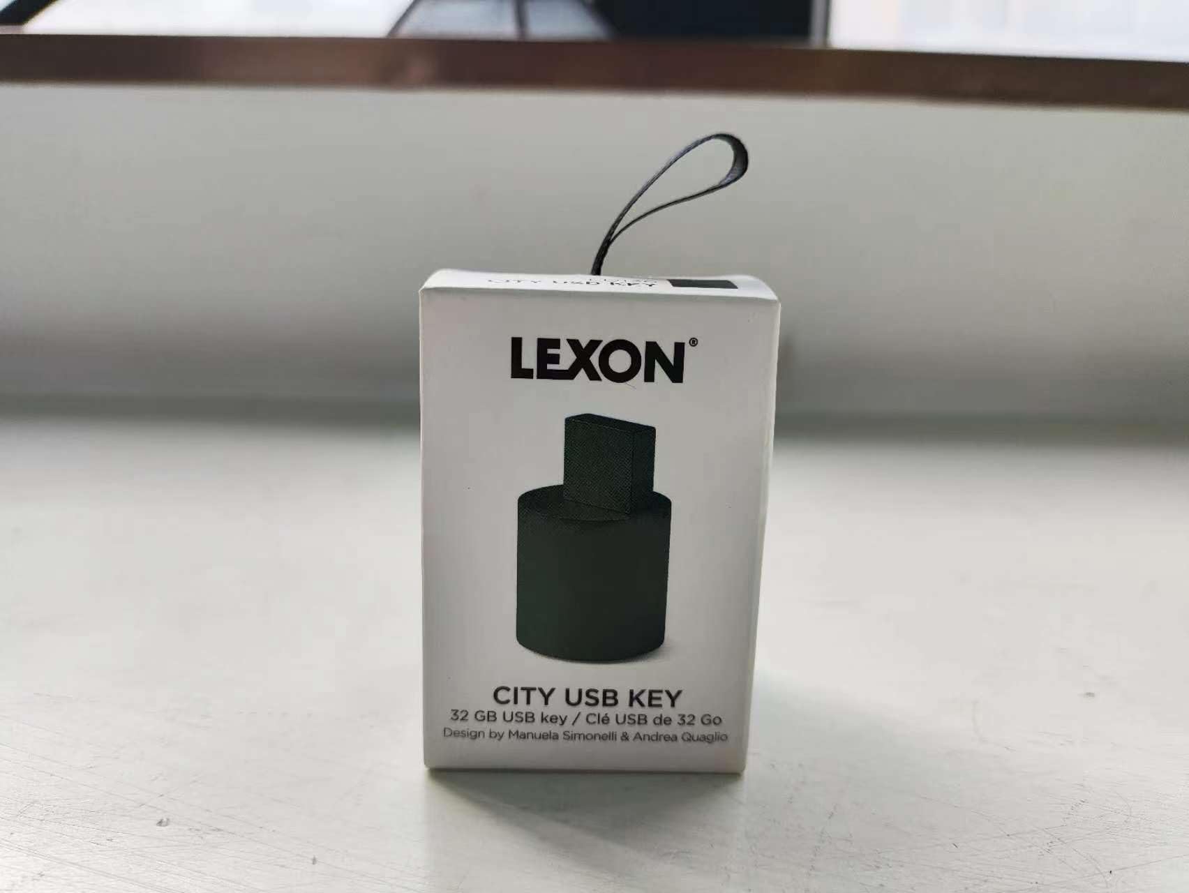 lexon-city-cl-usb-32-go-dor-e-en-aluminium image 6
