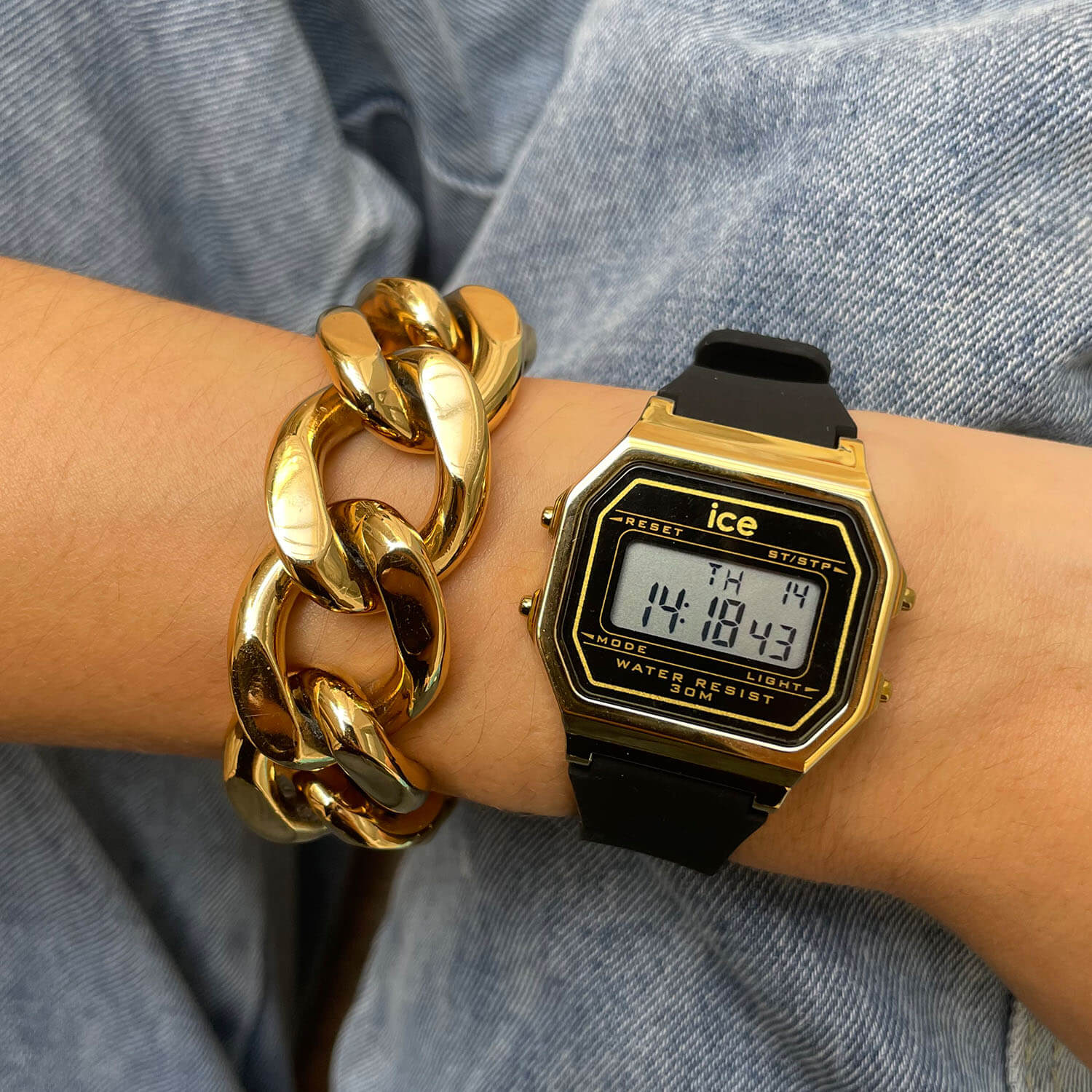 ice-watch-ice-digit-retro-montre-digitale-black-gold image 5