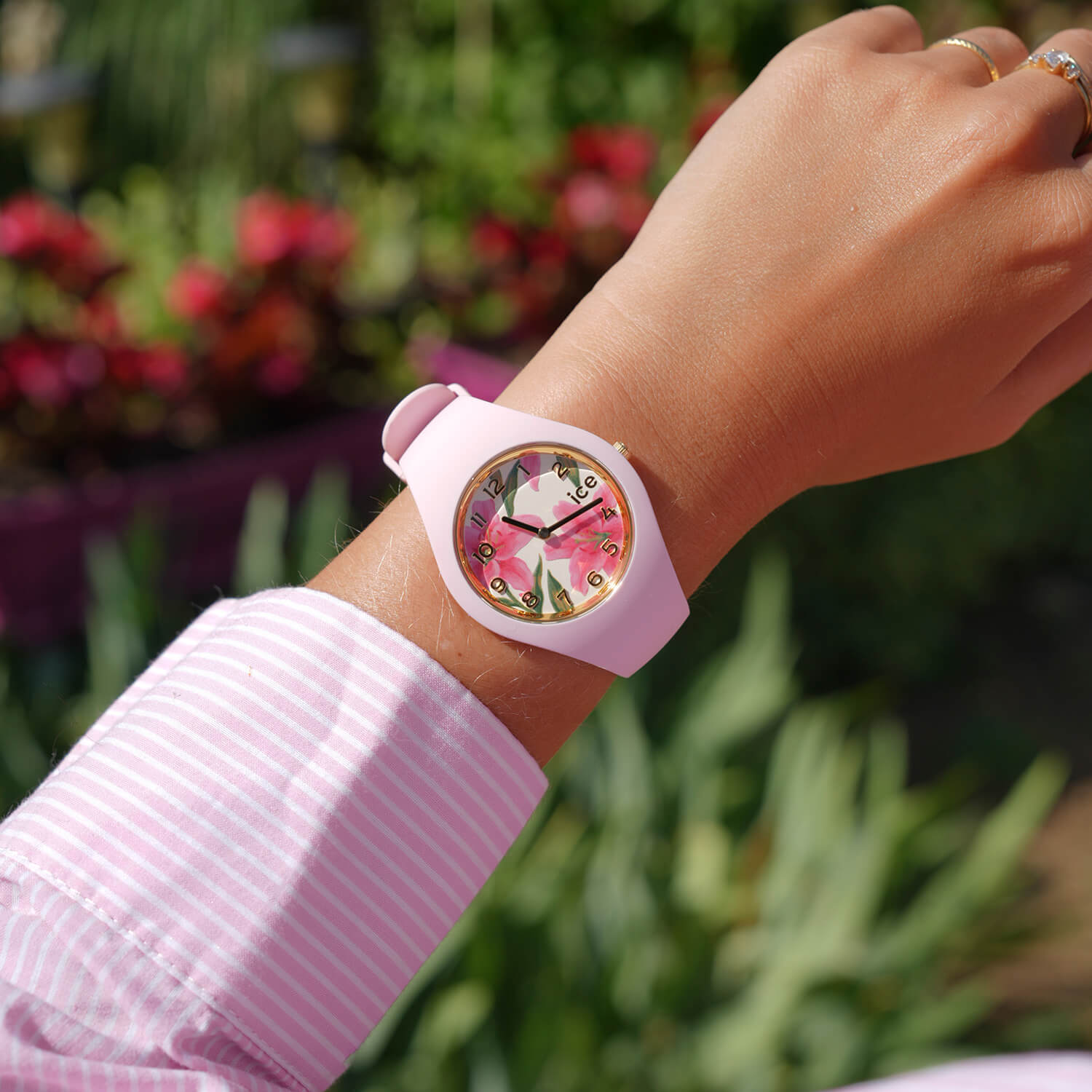 ice-watch-ice-flower-soft-pink-lily-montre-femme-florale-rose-poudr image 5