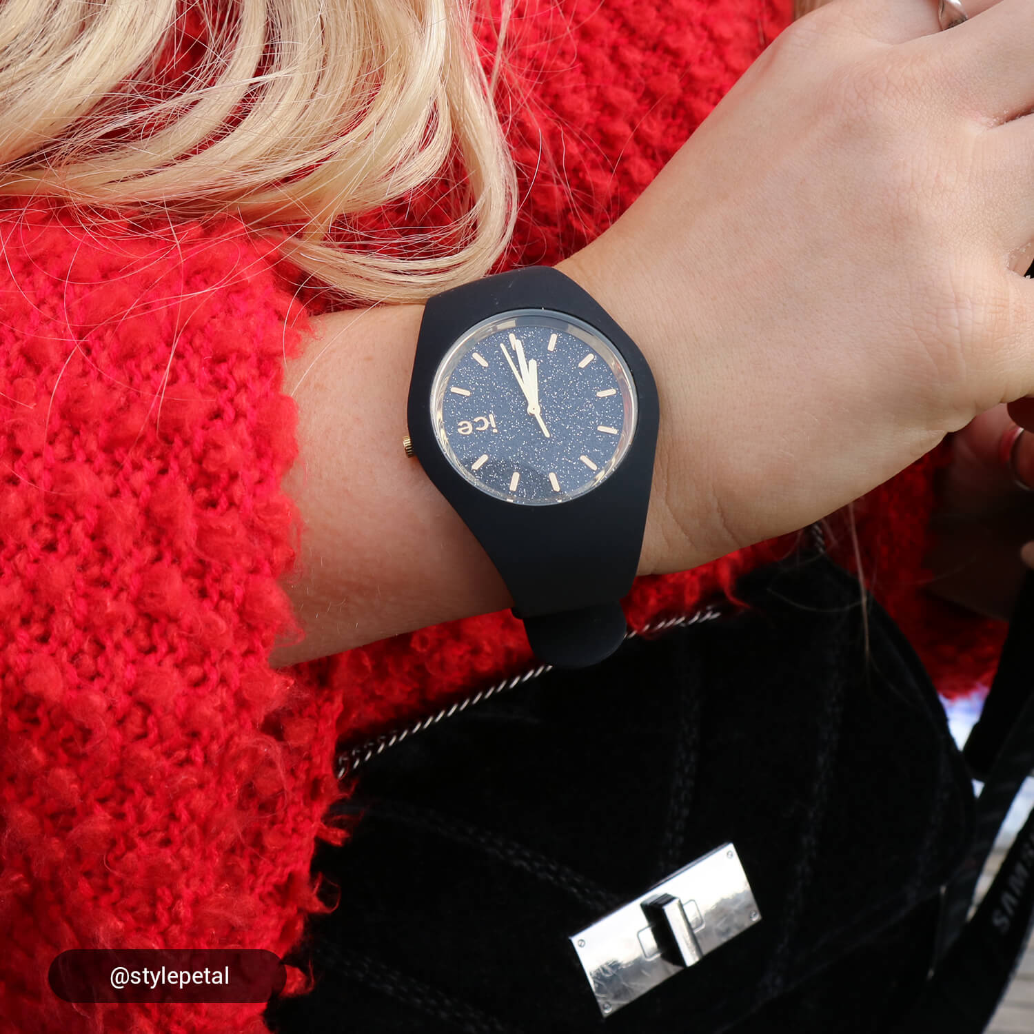 ice-watch-ice-glam-ice-glitter-montre-femme-silicone-noir-extra-plate image 5