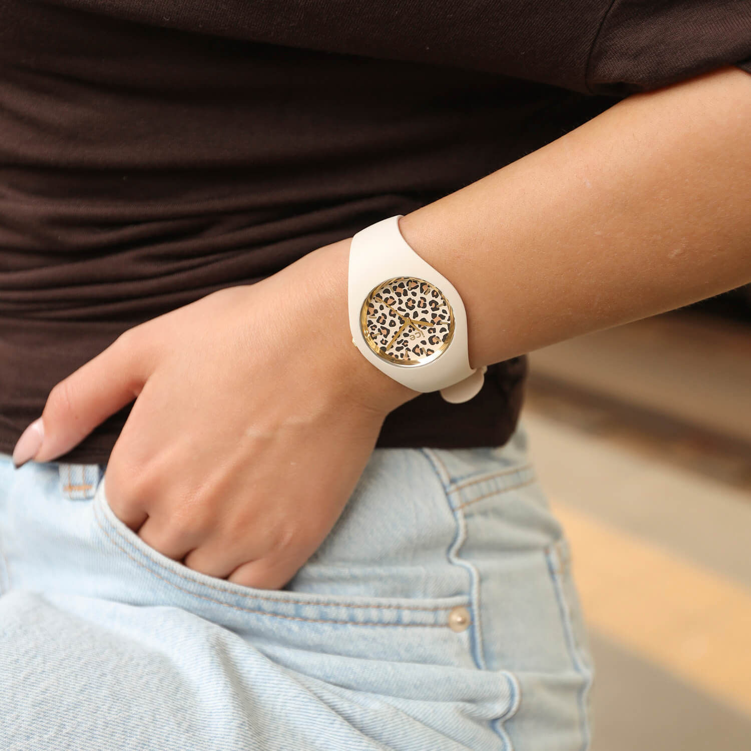 ice-watch-ice-iconic-leopard-petite-montre-femme-beige-gold image 6
