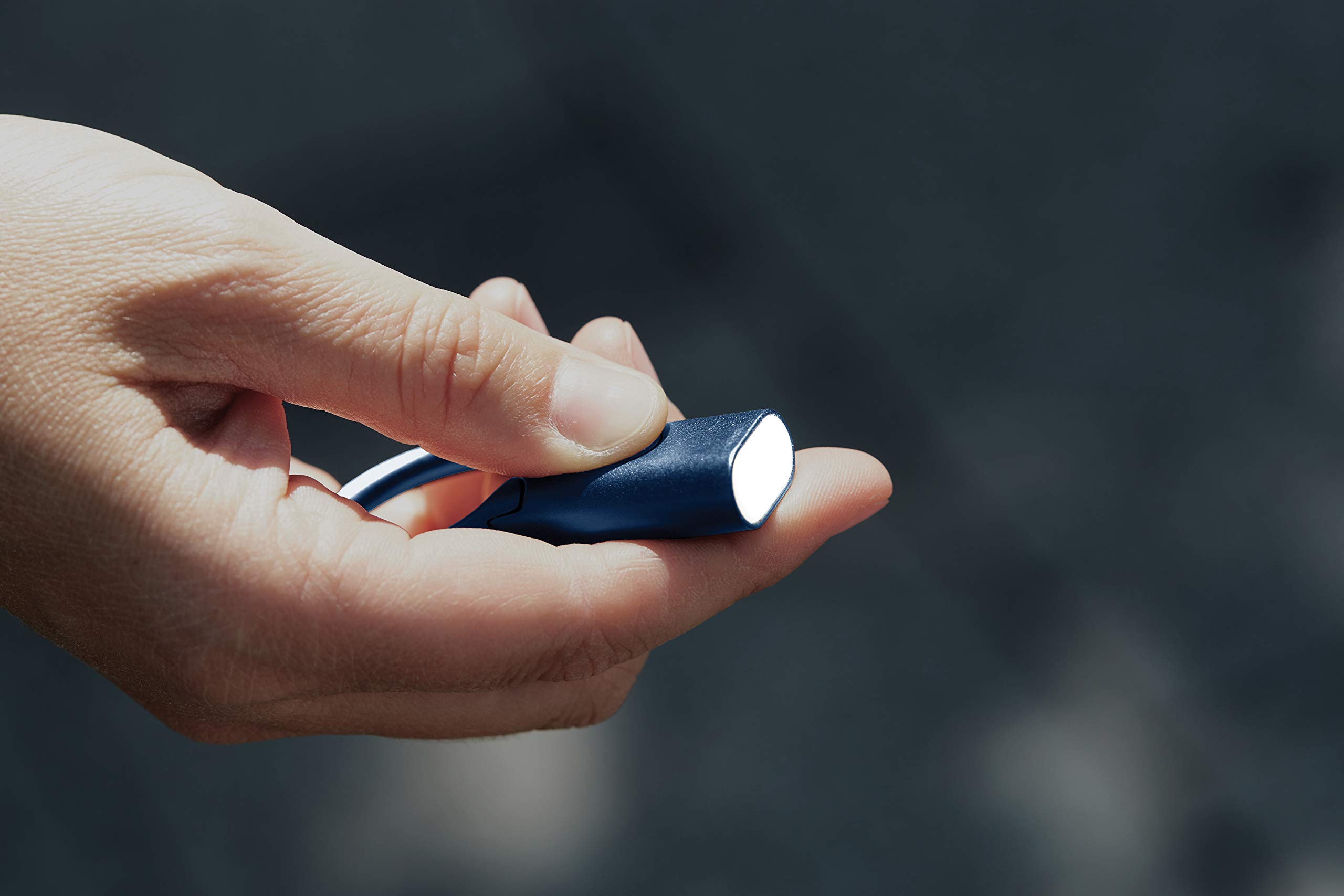 lexon-nomaday-light-porte-cl-s-mousqueton-noir-torche-led image 7