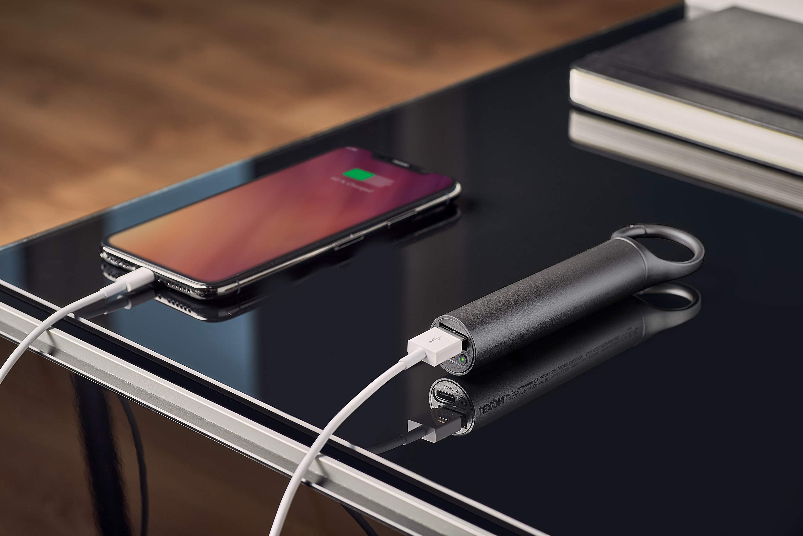 lexon-nomaday-batterie-externe-3000-mah-avec-mousqueton-gris-fonc image 3