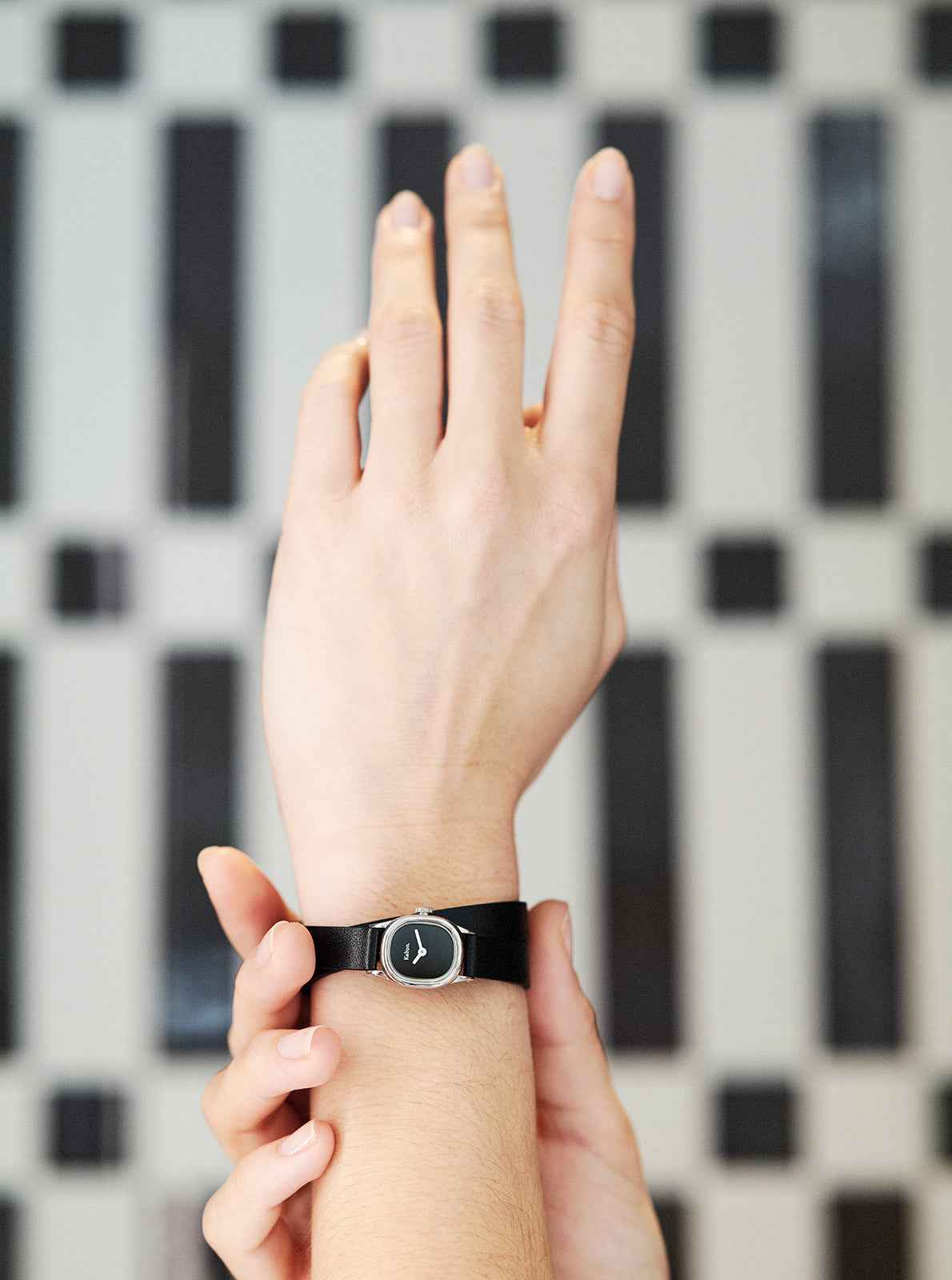 kelton-minicolo-montre-bijou-noire-bo-tier-ellipso-de-bracelet-double-tour image 2