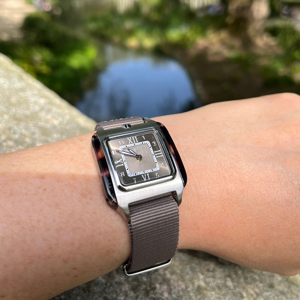 briston-streamliner-kennedy-spring-montre-hm-30x30-mm-taupe image 3