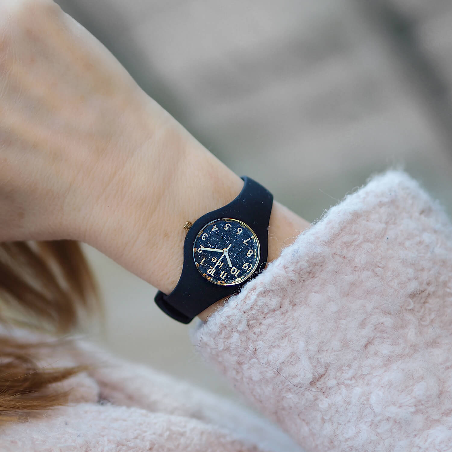 ice-watch-ice-glitter-black-montre-femme-noire-paillettes-dor-es image 6