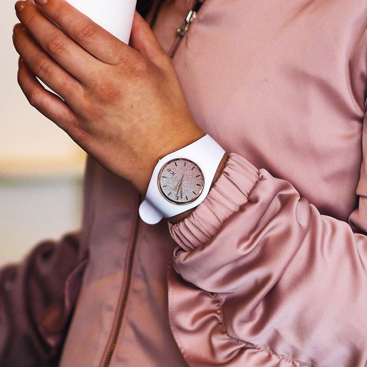 ice-watch-ice-lo-blanche-petite-montre-femme-paillettes-rose-gold image 6