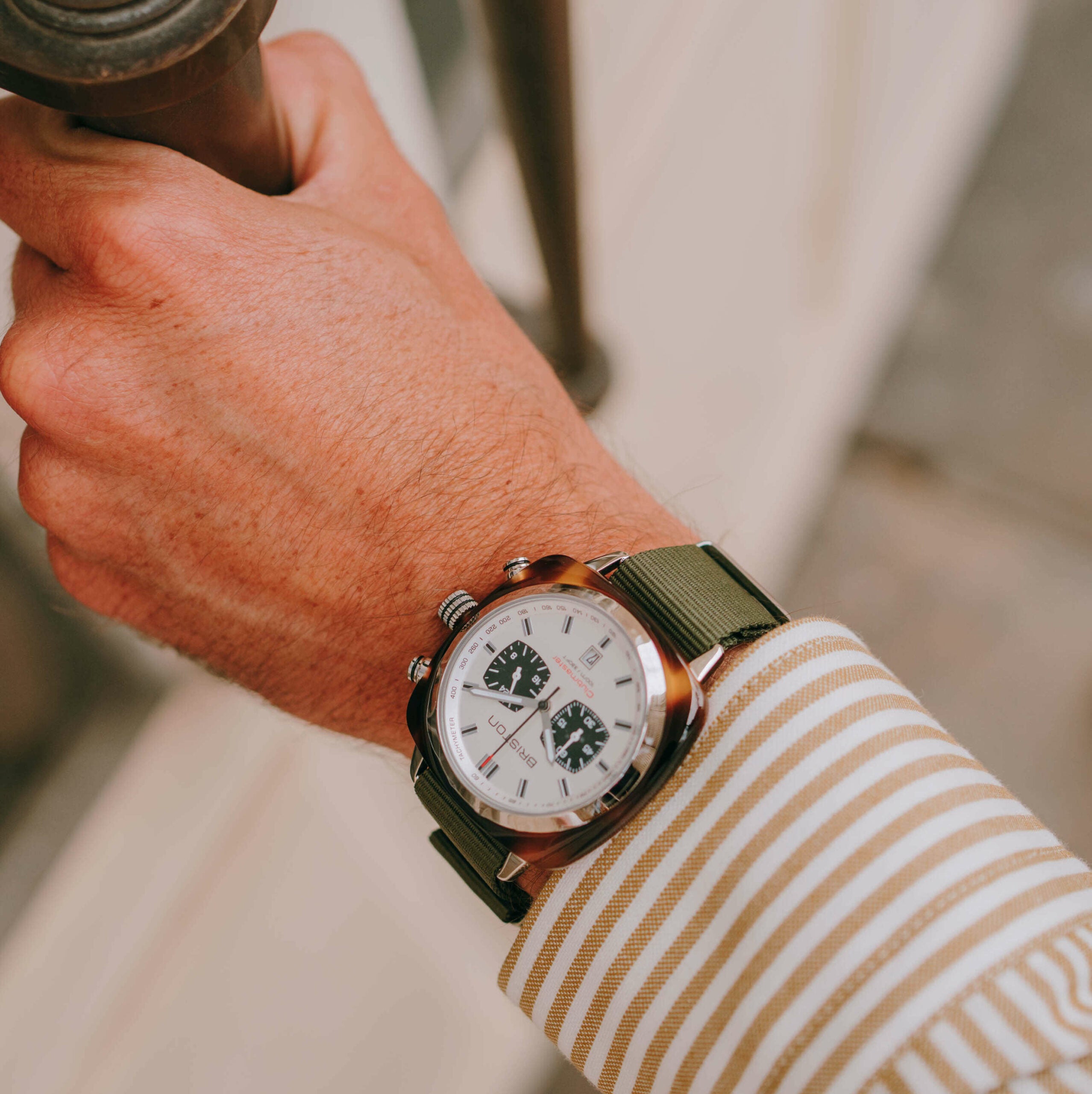 briston-clubmaster-sport-chrono-42-mm-blanc-bracelet-vert-militaire image 3