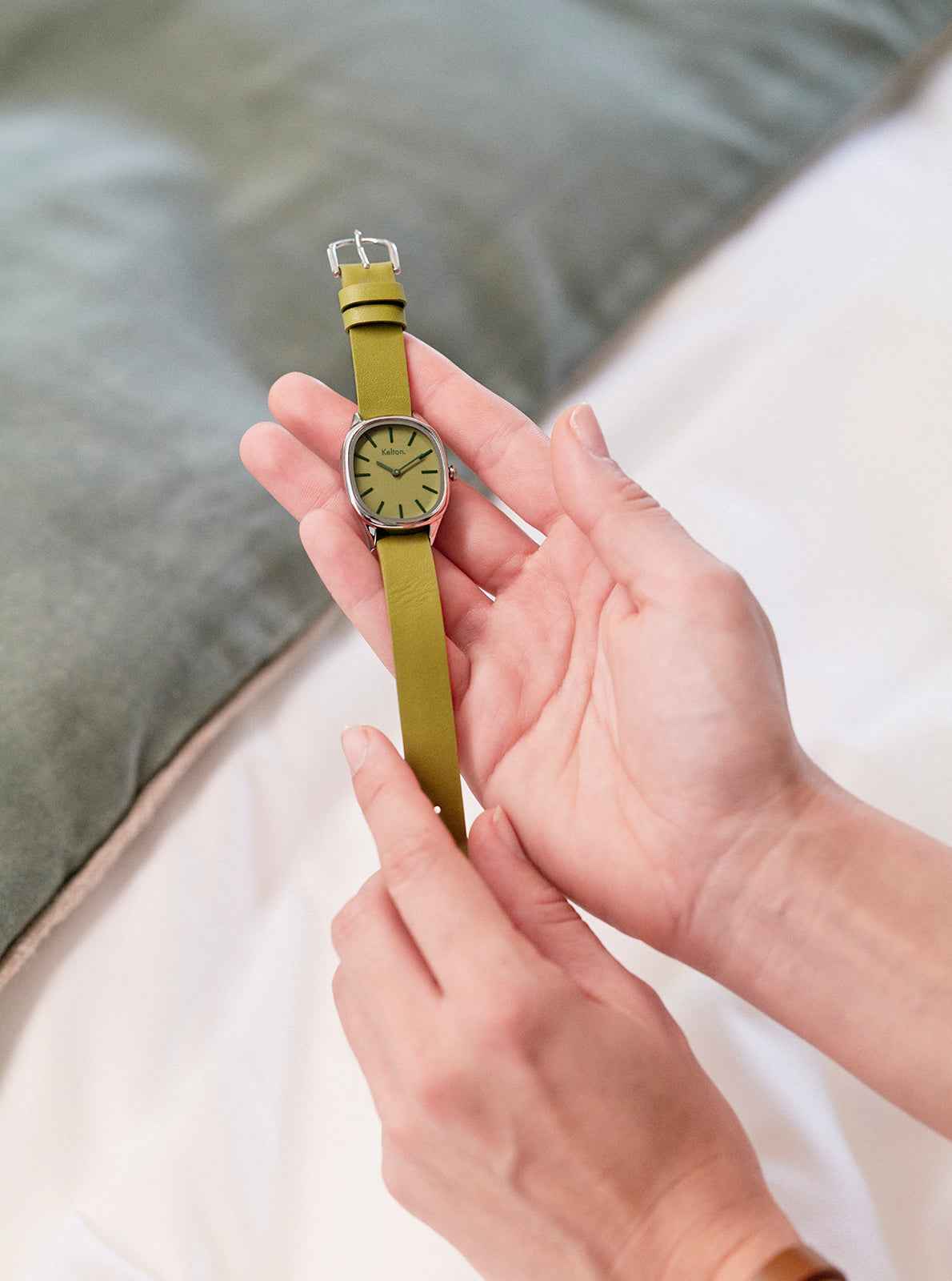 kelton-colorama-sauge-montre-ovale-bracelet-interchangeable image 2