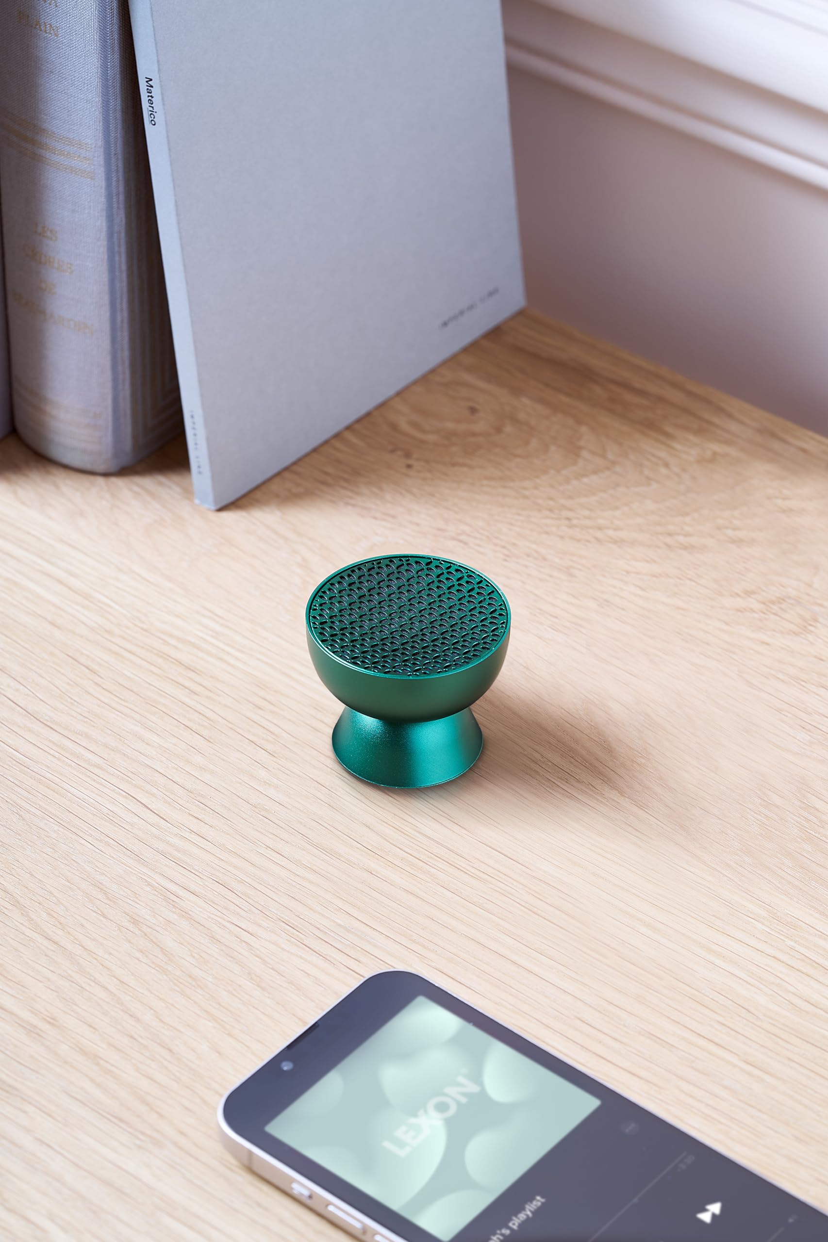 lexon-tamo-mini-enceinte-bluetooth-portable-vert-sombre image 8